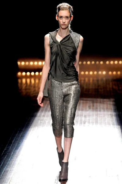 Look 4